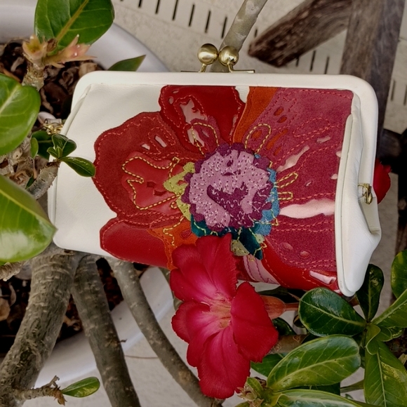 EXCELLENT CONDITION 2005 VINTAGE POPPY FOR PEACE  COACH KISSLOCK WRISTLET - Picture 3 of 17